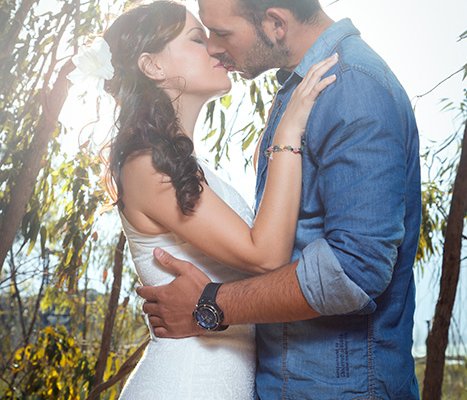 Novios-besandose-sesion-preboda-luxfotografia