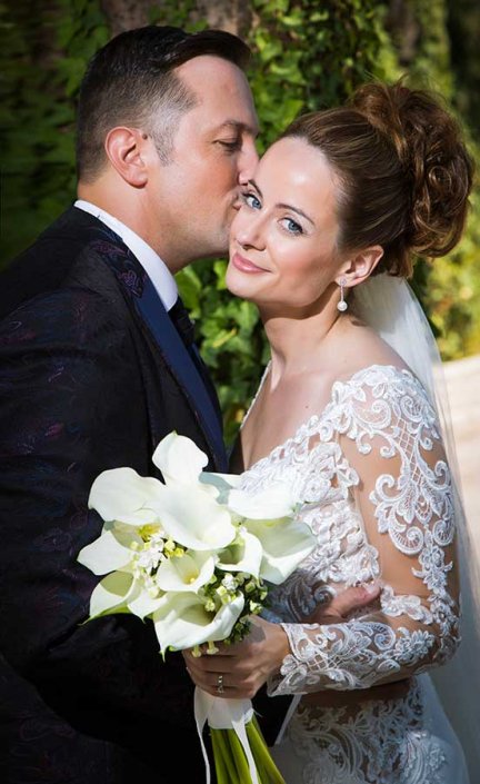 Fotografo-de-Bodas-Novios y Ramo de Flores