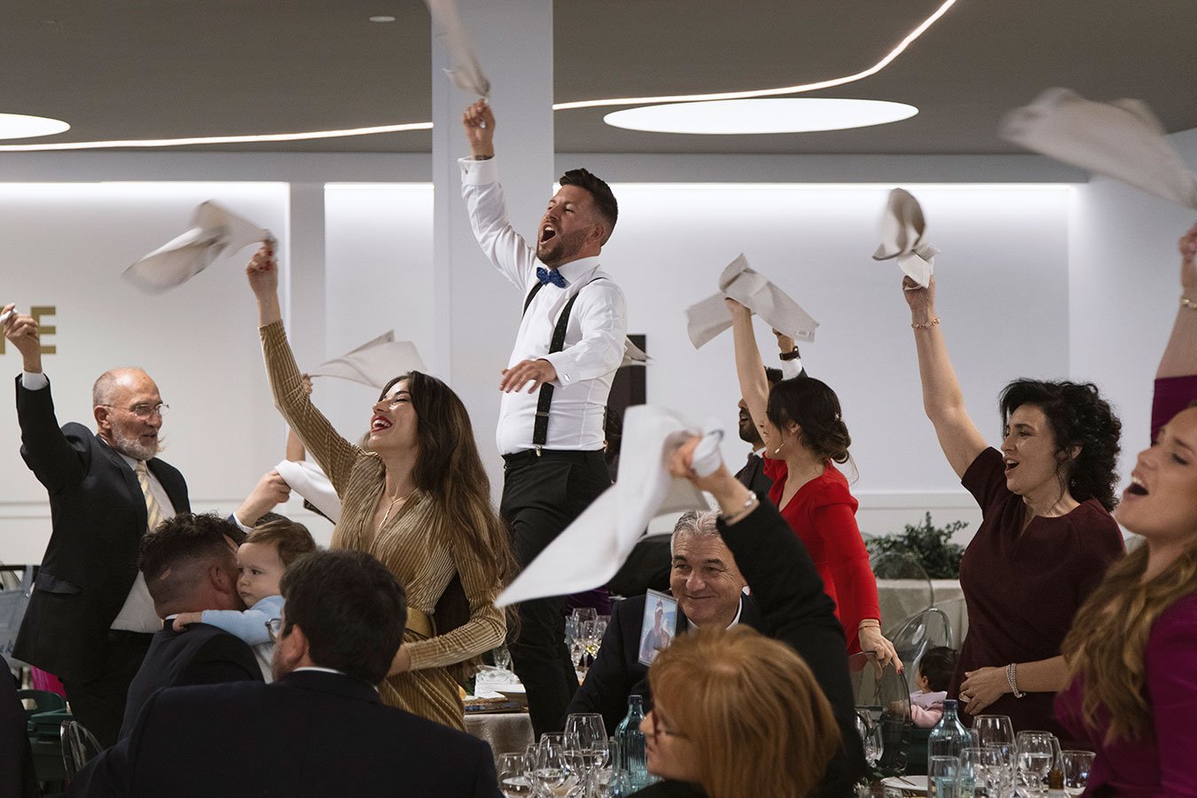 gente-desmadrada-en-la-boda